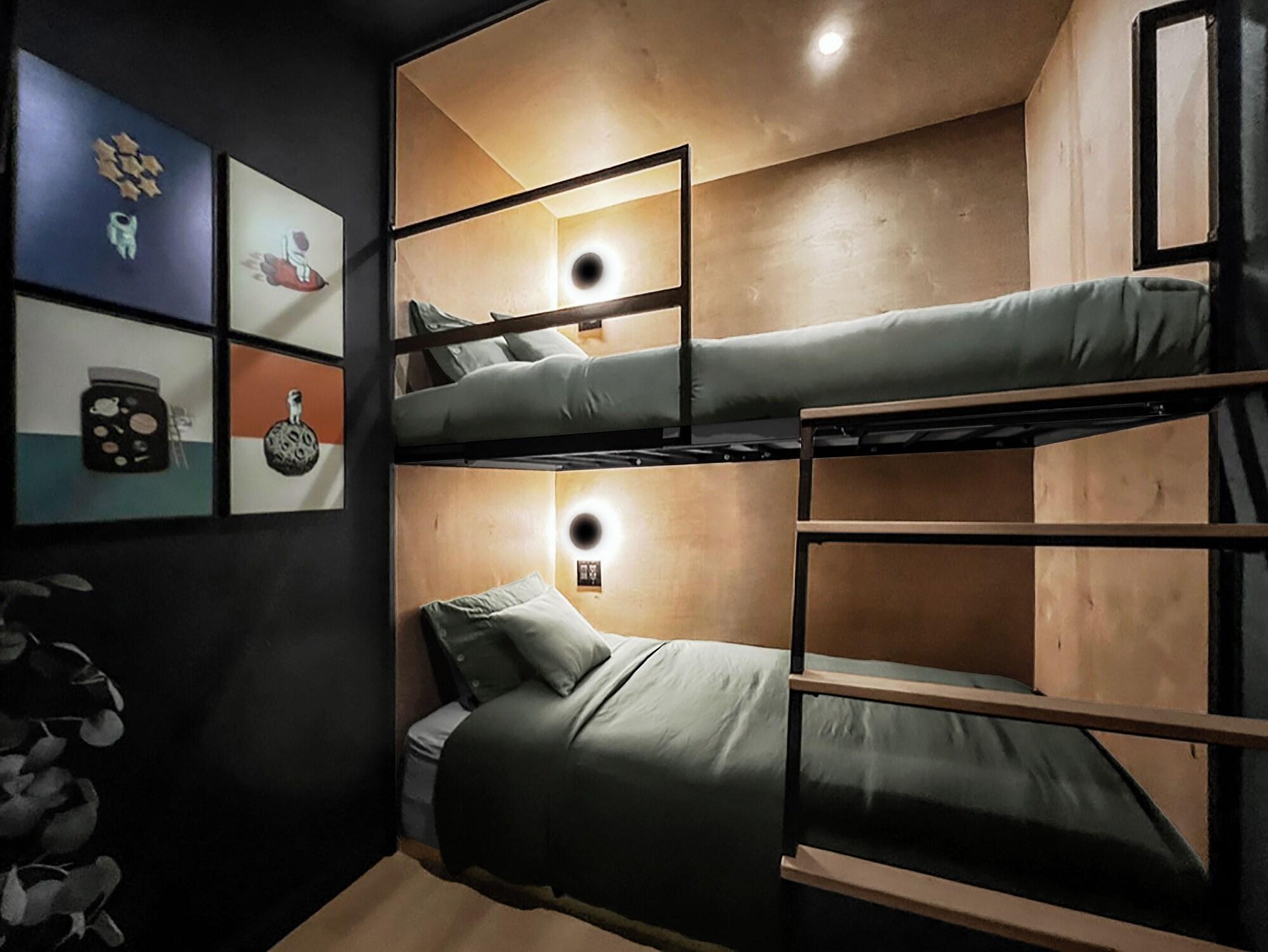 1_OAK experience custom design 2 masters in Houston, United States