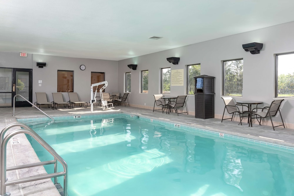 Hampton Inn & Suites Cleveland Airport Middleburg Heights - photo 42