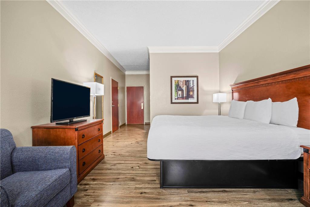 Baymont by Wyndham Madisonville - photo 17