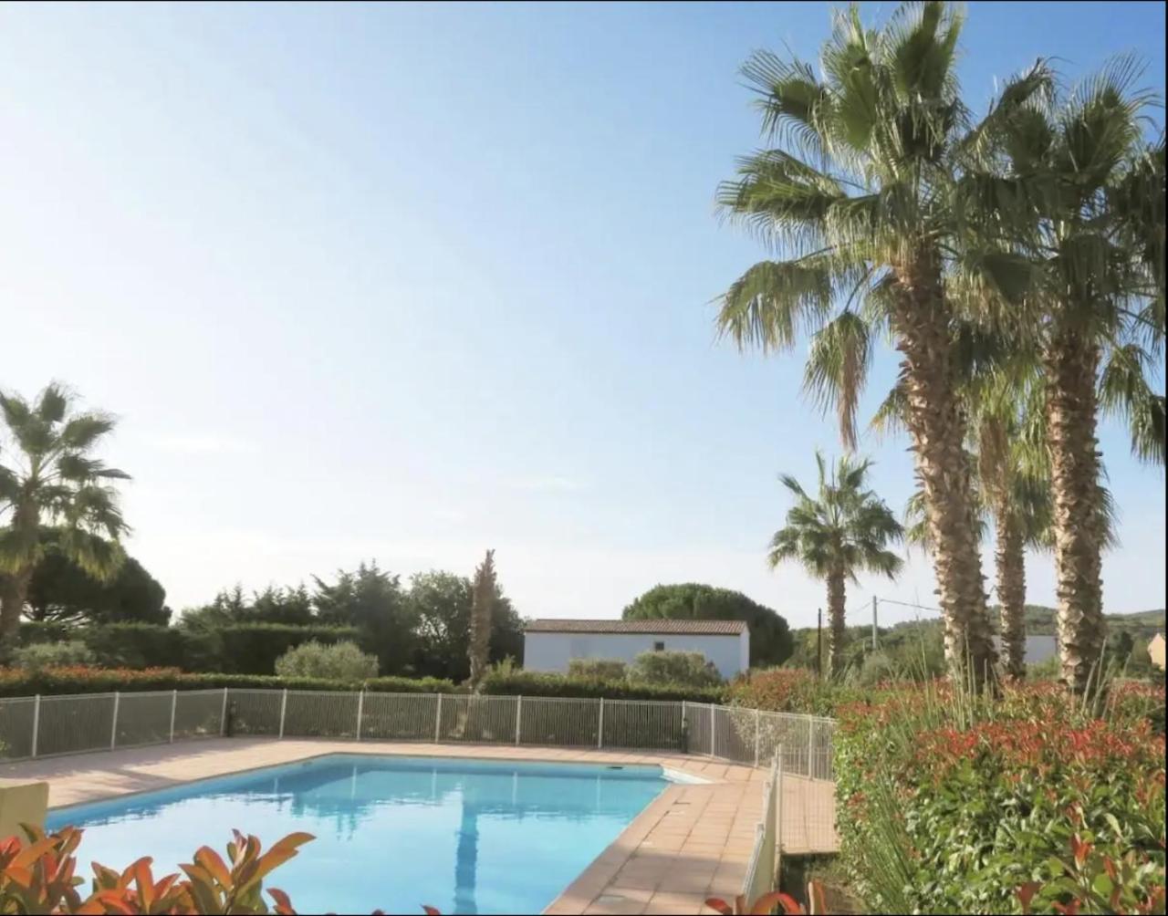 L Azureenne 2 4 Pers Cosy Spacieux Avec Piscine — hotel in La Seyne-Sur-Mer