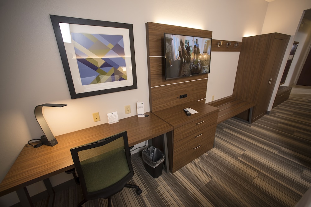 Holiday Inn Express Hotel & Suites Lexington Downtown by IHG - photo 9