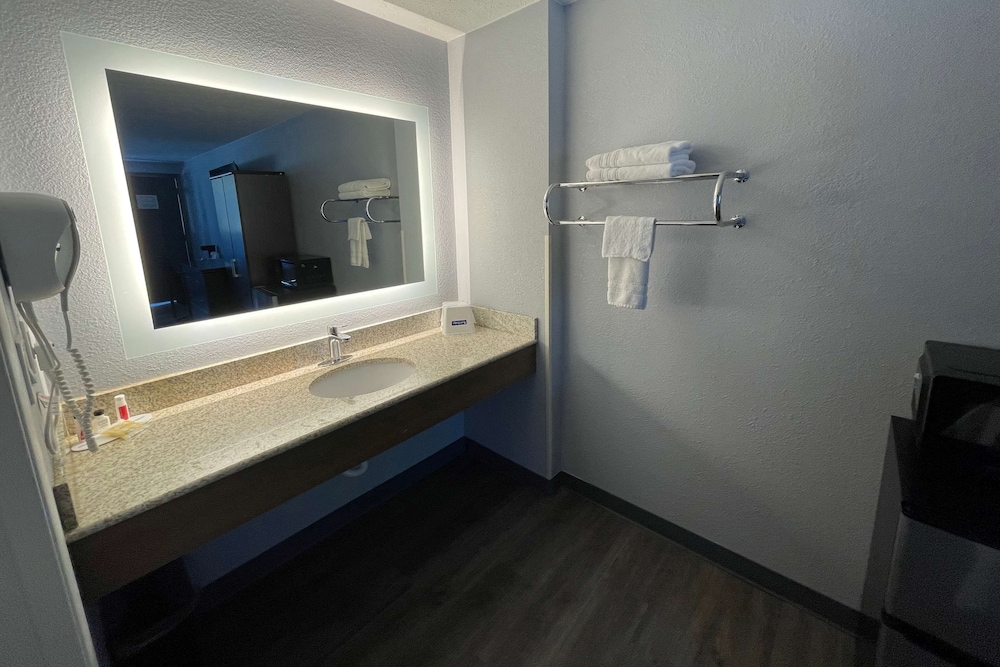 Travelodge By Wyndham Charles Town Harpers Ferry - photo 16