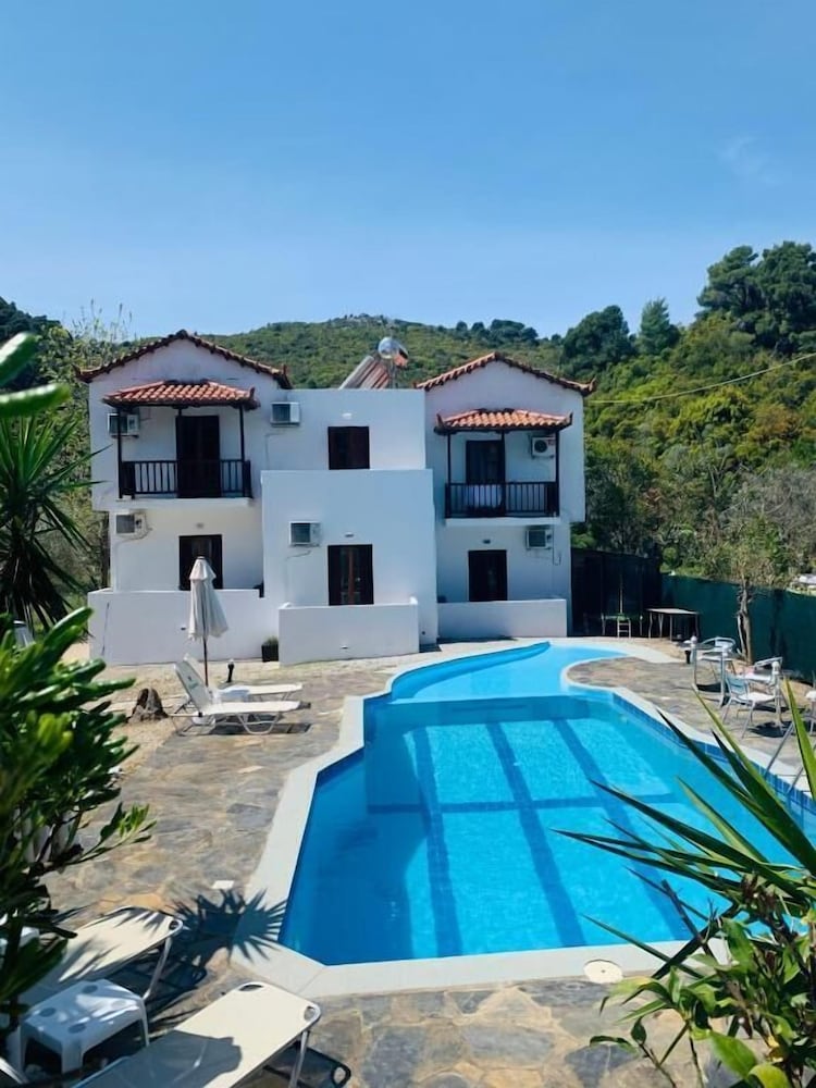 Skopelos Inn — 4-Star Luxury Hotel in Skopelos, Greece