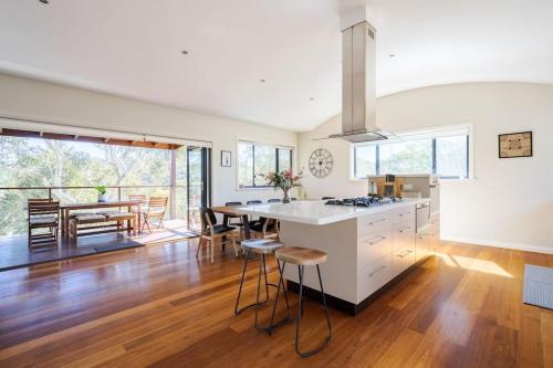 Alleura House Serene Bushland 4BR Families Groups — 4-Star Luxury Hotel in Leura, Australia