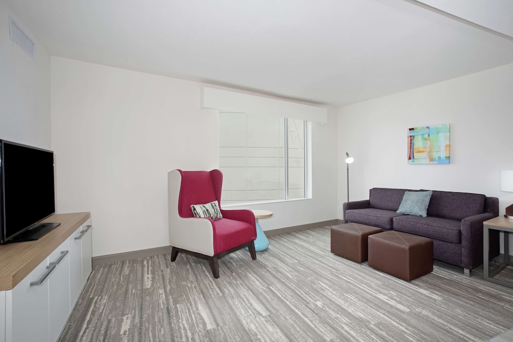 Hilton Garden Inn Omaha Aksarben Village - photo 18