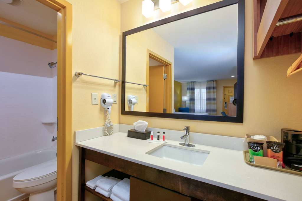 Days Inn by Wyndham Batesville - photo 25