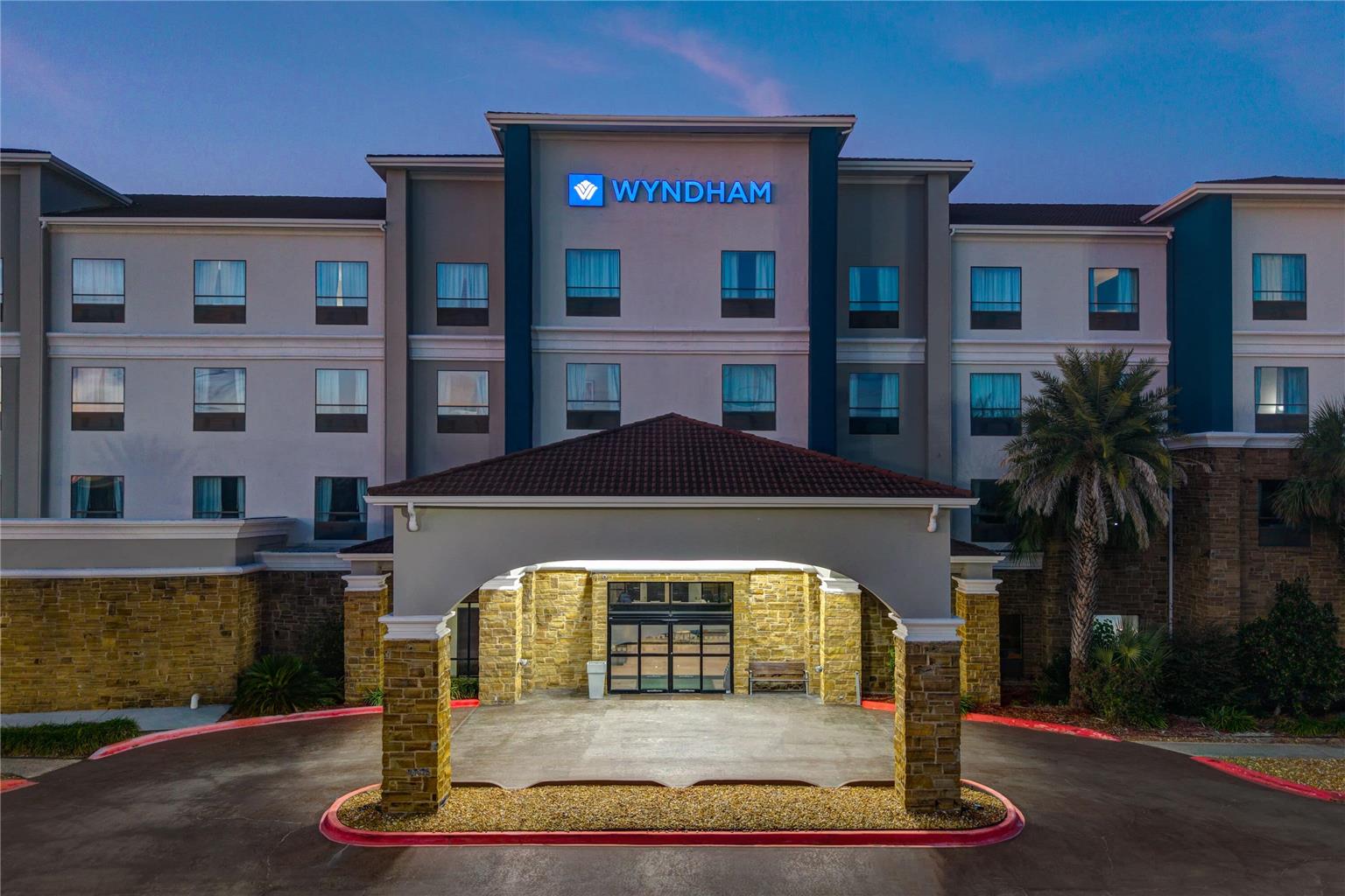 Wyndham Lake Charles - photo 4