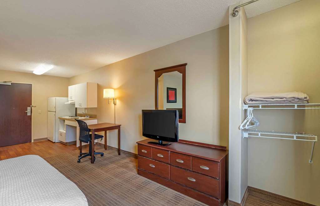 Extended Stay America Suites Chicago Woodfield Mall - photo 13