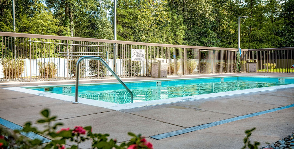 Hampton Inn Waldorf - photo 21