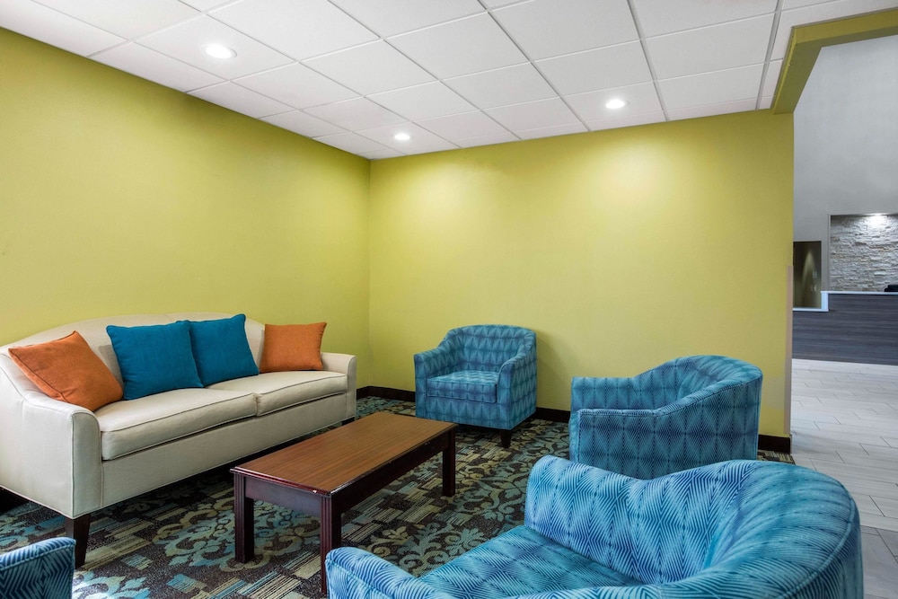 Quality Inn & Suites Arnold St Louis - photo 18