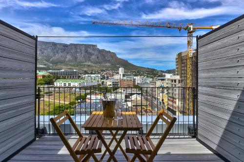 Loft Style Apartment in of the heart of East City. Views&Balcony
