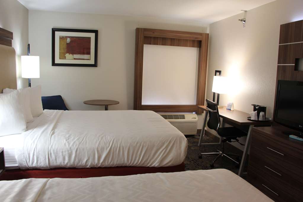 Best Western Plus Kansas City Airport KCI East - photo 17