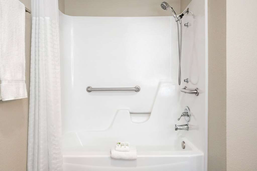 La Quinta Inn & Suites by Wyndham Round Rock North - photo 11