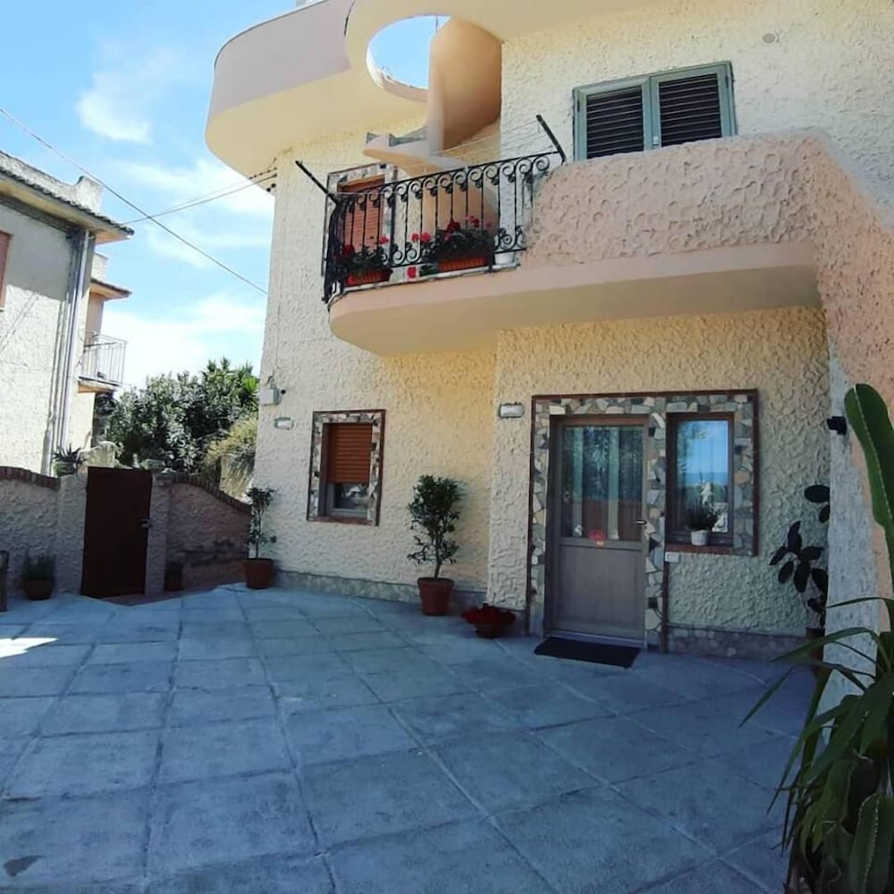 Nesea in Reggio Calabria, Italy