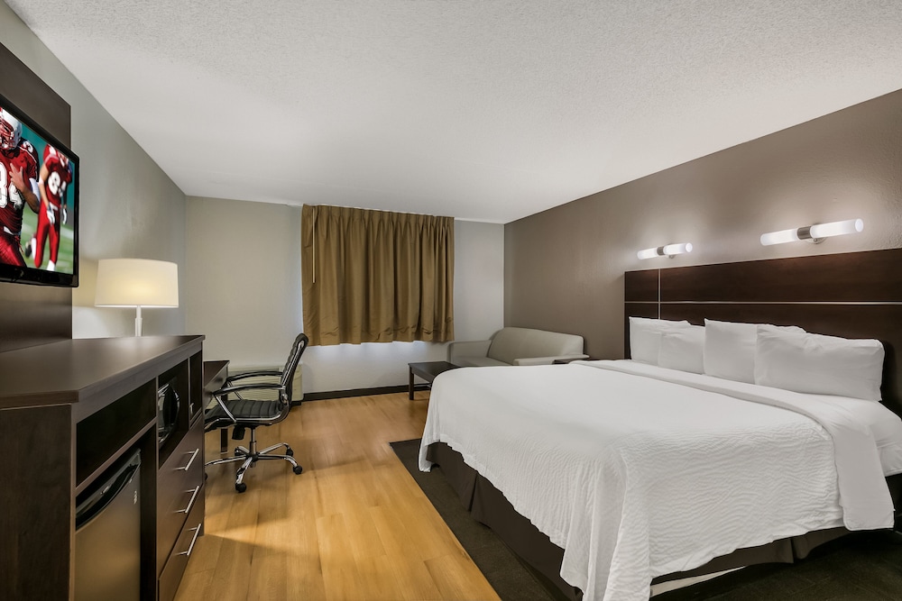Red Roof Inn PLUS & Suites Knoxville West Cedar Bluff - photo 10