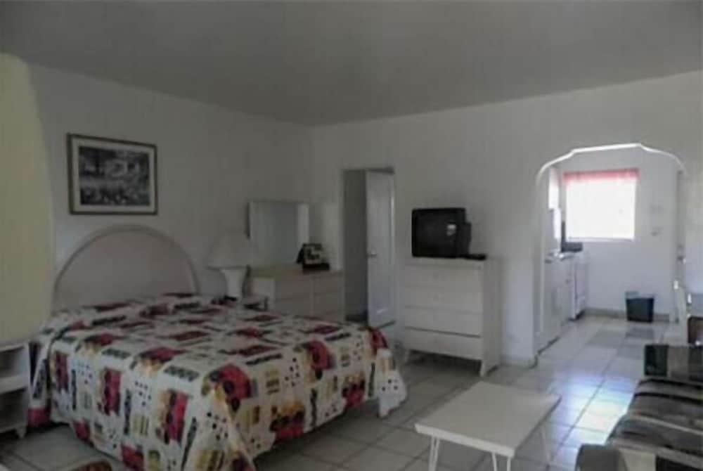 Richard's Motel Extended Stay - photo 4