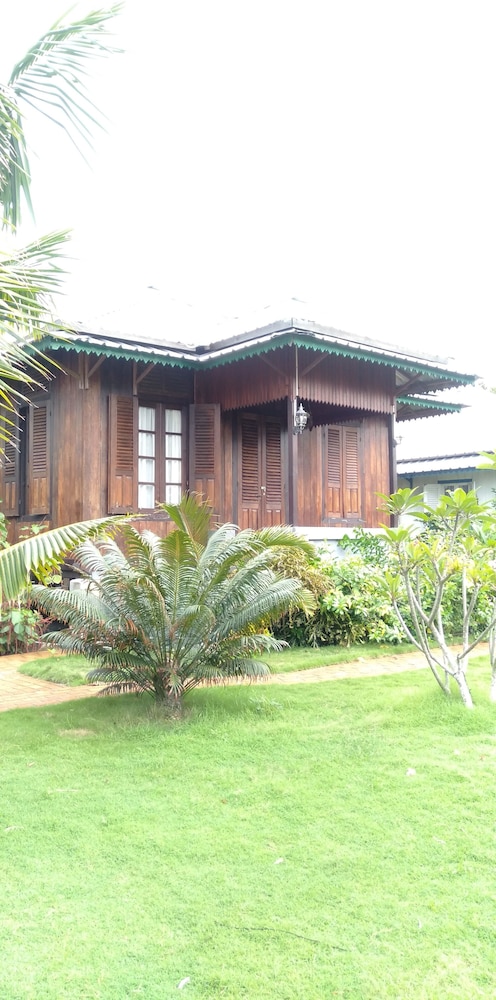 Rock and Wreck Dive Resort in Tanjung Pandan, Indonesia