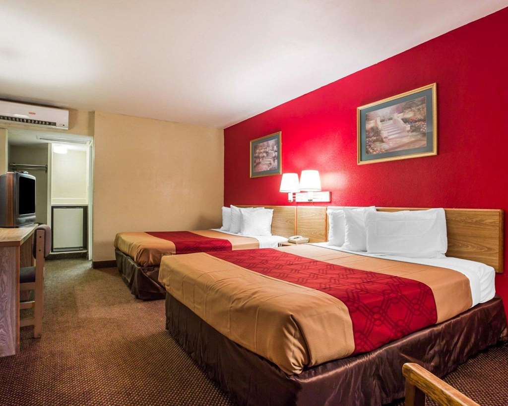 Econo Lodge Atlanta College Park - photo 21