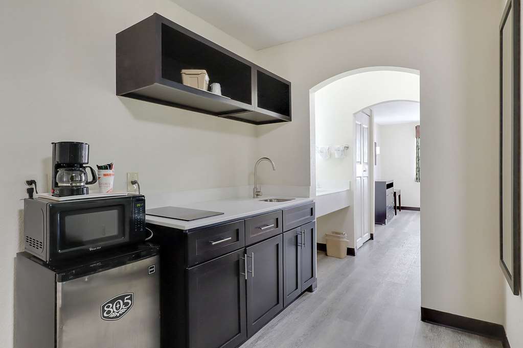 Quality Suites Albuquerque Airport - photo 19