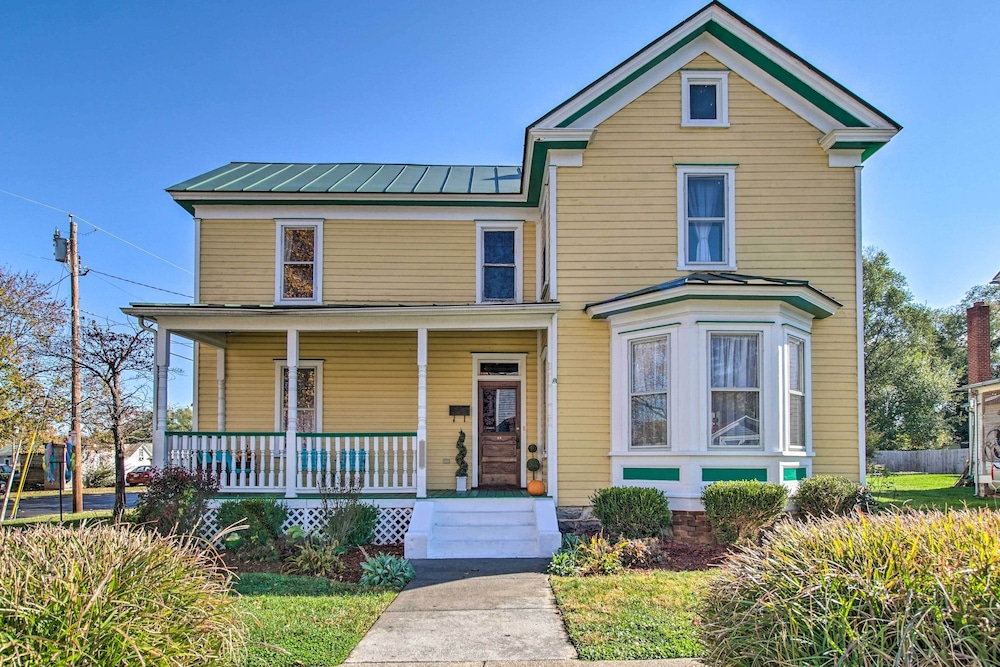 Front Royal Retreat about 1 Mi to National Park in Front Royal, United States