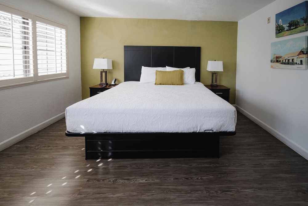 Old Town Western Inn & Suites - photo 18
