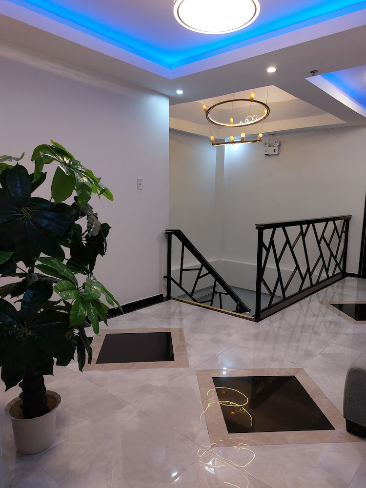 Fields Hotel Carousel — Angeles City — photo 3