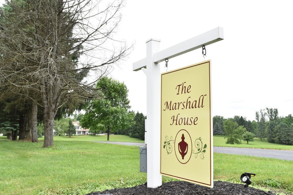 Moon Shadow Bed And Breakfast 4442538 — Palmyra