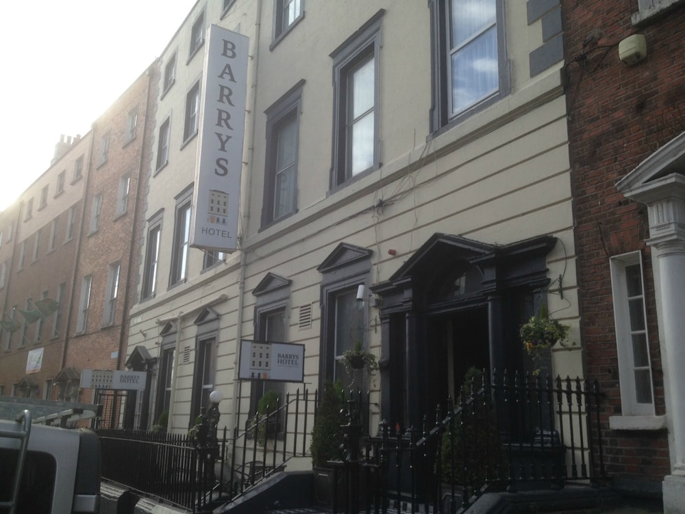 Barry’s Hotel