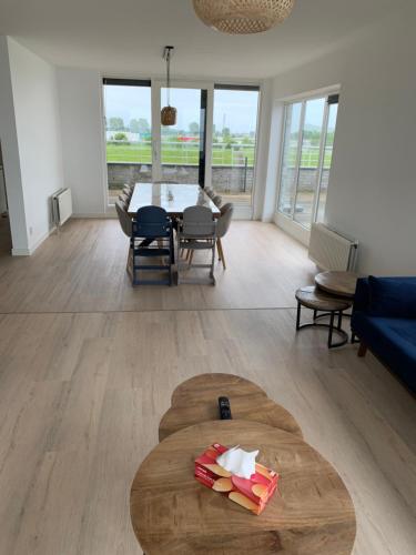 Kustverhuur Appartement aan Zee Port Scaldis 09022 — 4-Star Luxury Hotel in Breskens, Netherlands