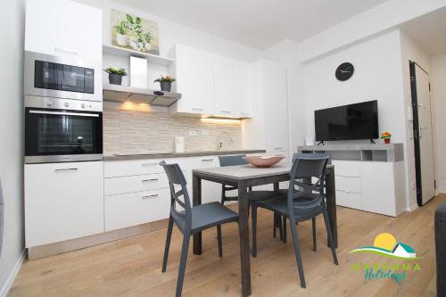 Maremma Holidays:Girasole Apartment — 4-Star Luxury Hotel in Follonica, Italy