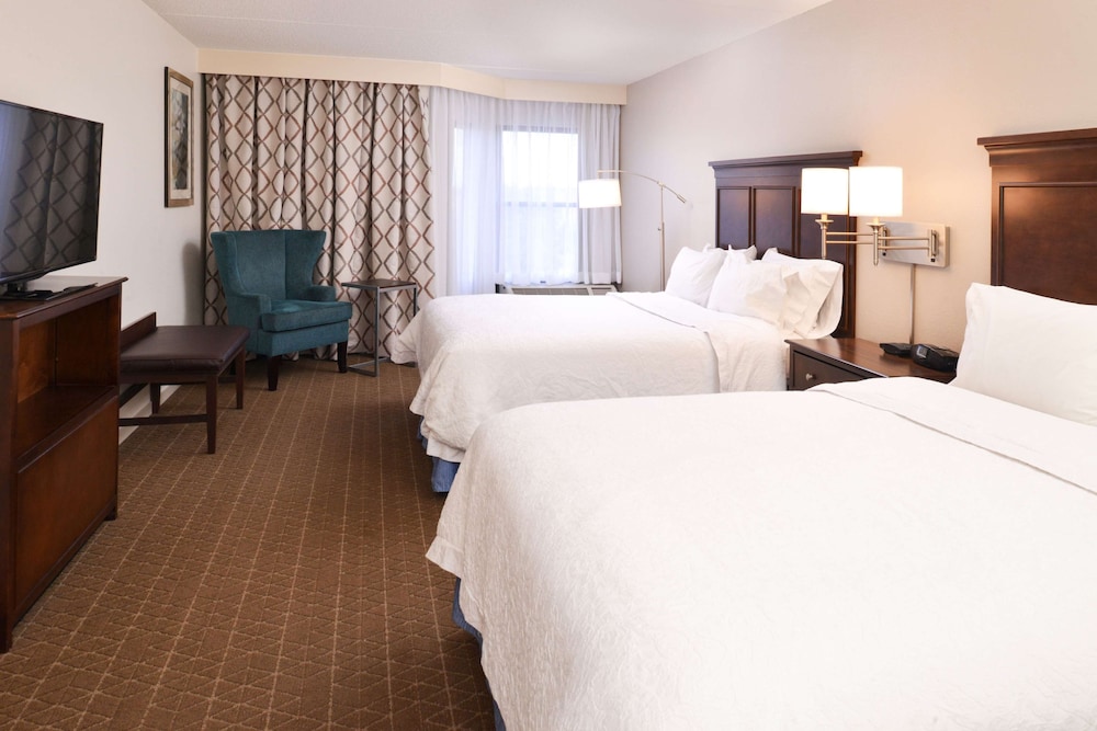Hampton Inn & Suites Pueblo Southgate - photo 12