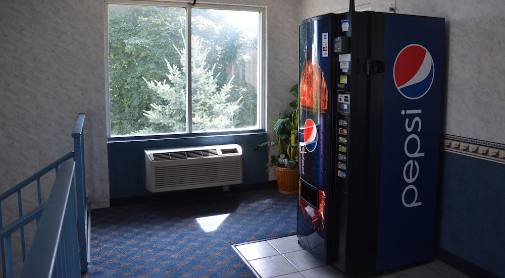 Travelodge by Wyndham Milwaukee - photo 42