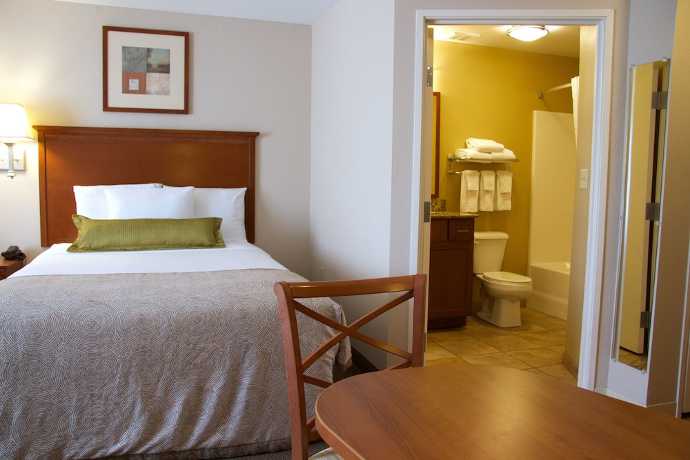 Candlewood Suites Champaign Urbana University Area by IHG - photo 14