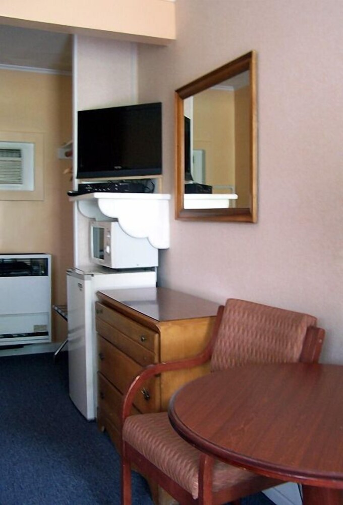 The Weathervane Motel - photo 10