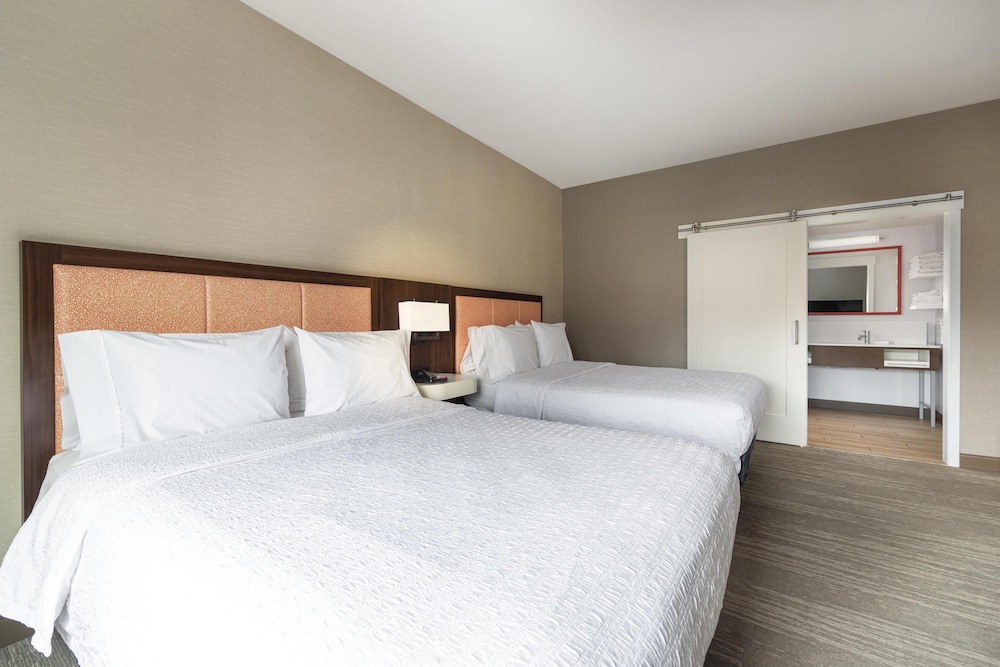 Hampton Inn & Suites Logan - photo 15