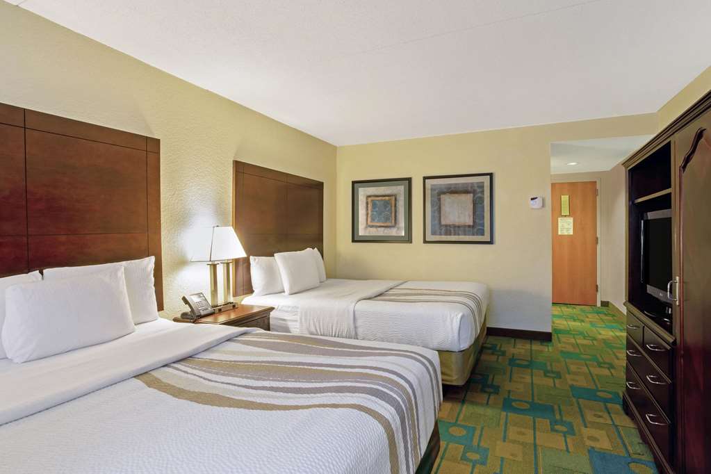 La Quinta Inn & Suites by Wyndham Boston Somerville - photo 25