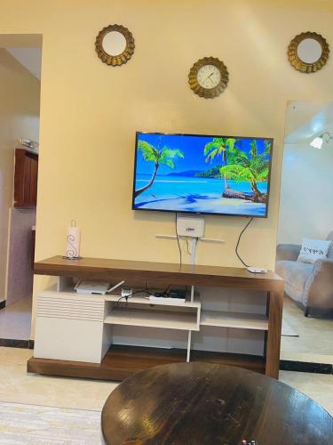 Kilimani homes Paradise 2 bedroom near Yaya Centre NETFLIX and Balcony