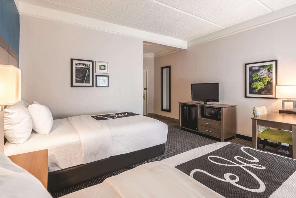 La Quinta Inn & Suites by Wyndham Orlando Lake Mary - photo 31