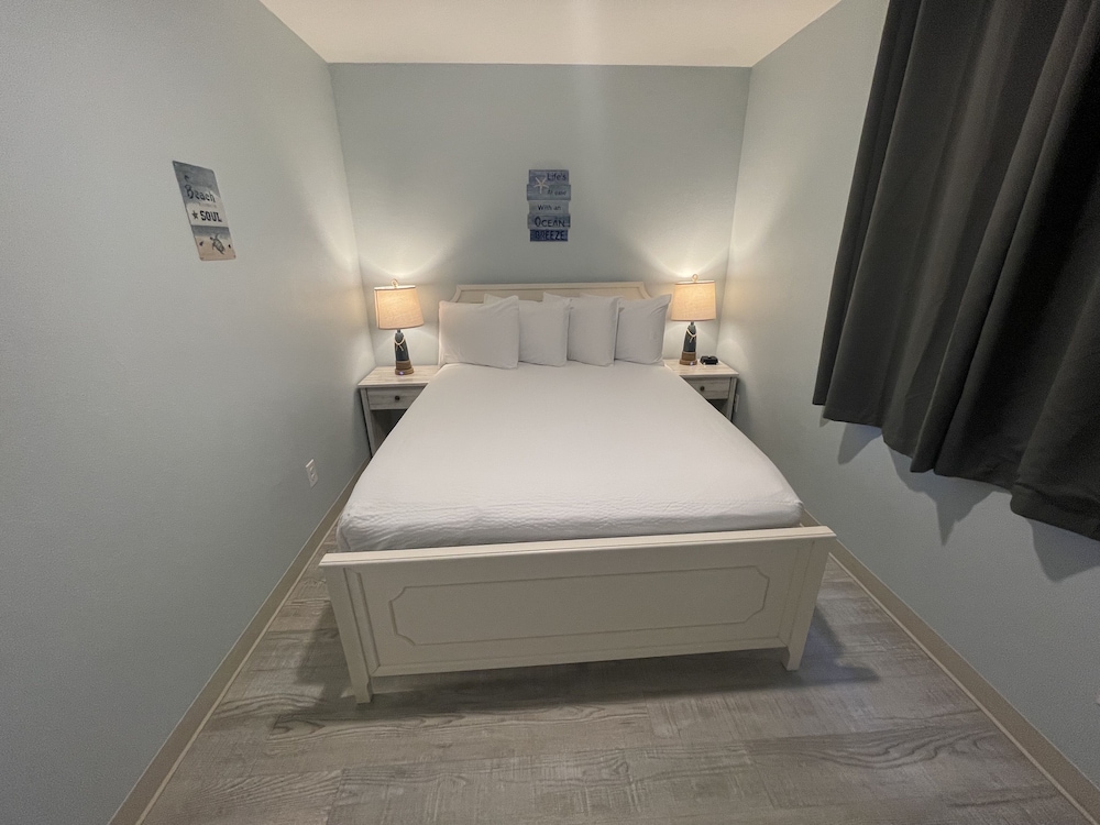 The Coastal Inn and Suites - photo 20