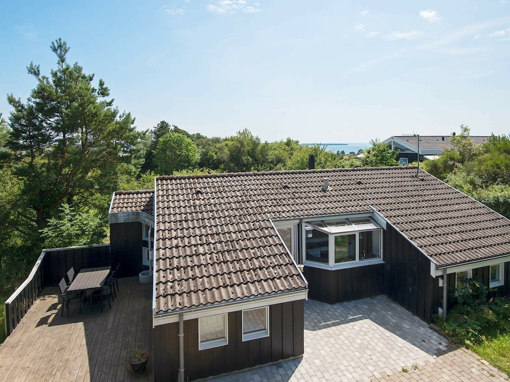 Cozy Home In Ebeltoft With Sauna — 4-Star Luxury Hotel in Ebeltoft, Denmark