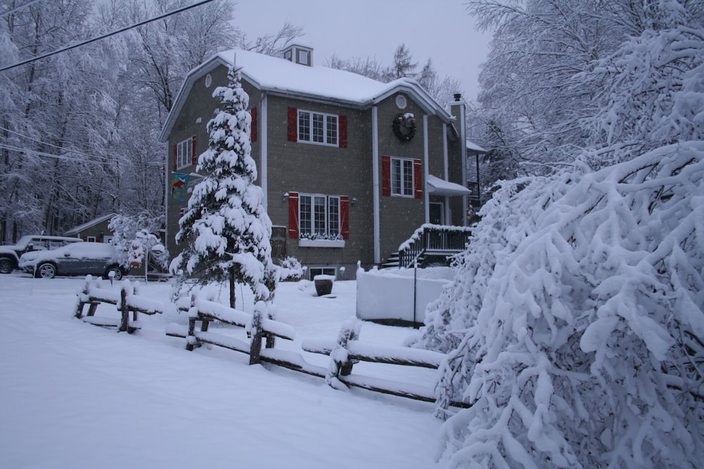 La Chaumiere de l’ Anse in Mont-Tremblant, Canada