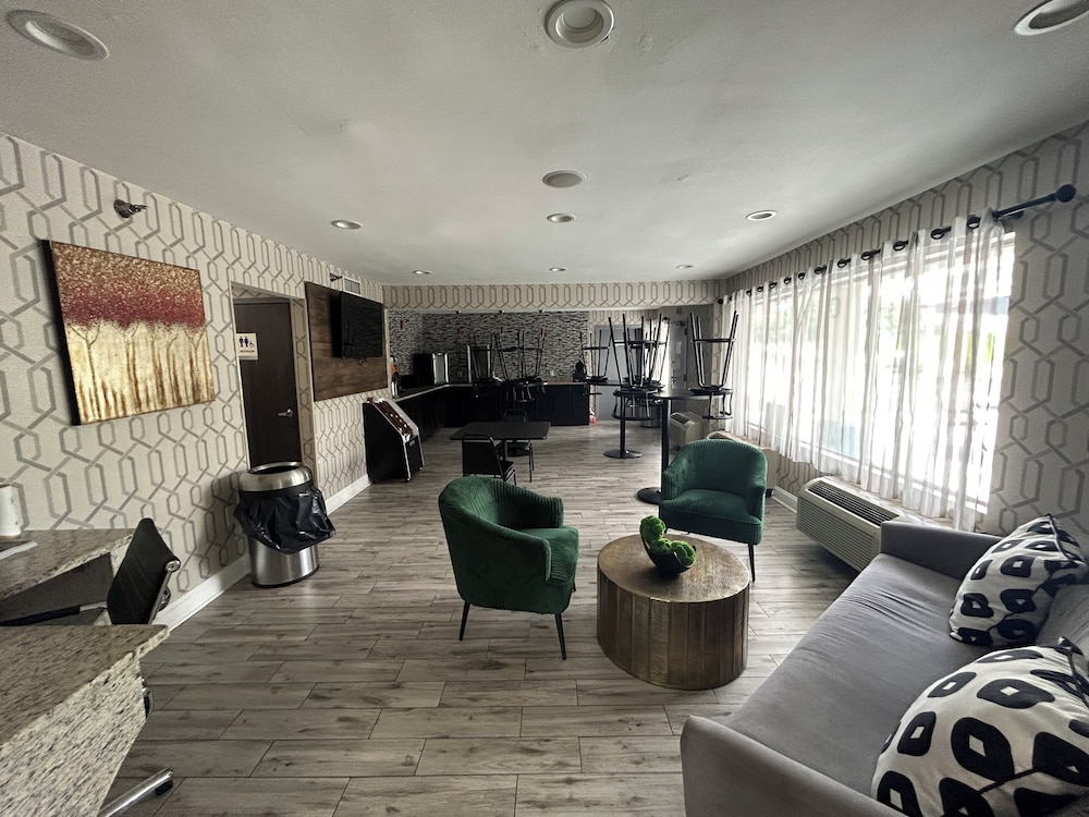 Clarion Pointe Greensboro Coliseum Area - photo 31