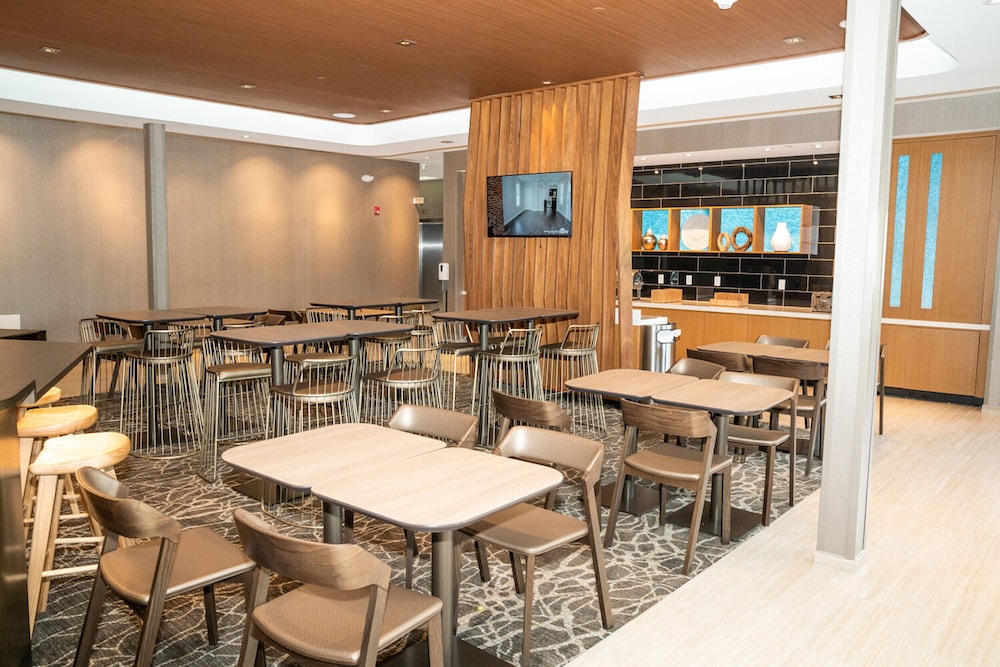 SpringHill Suites by Marriott Woodbridge - photo 4