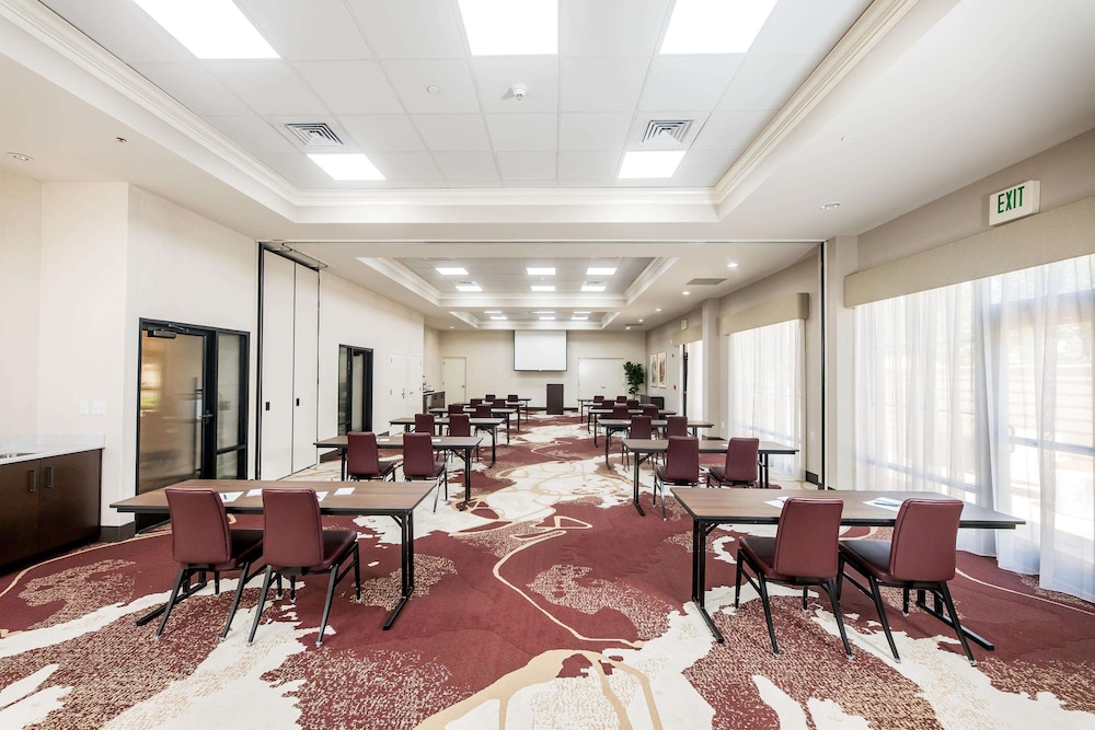 Hampton Inn and Suites Dobson - photo 37