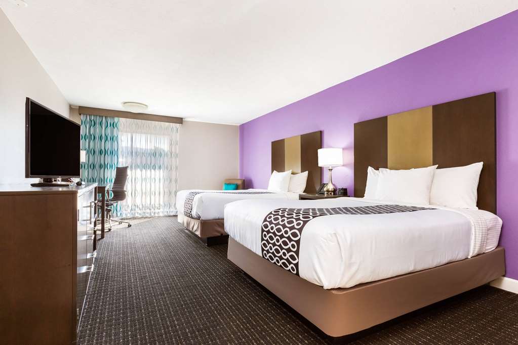 La Quinta Inn & Suites by Wyndham Pomona - photo 13