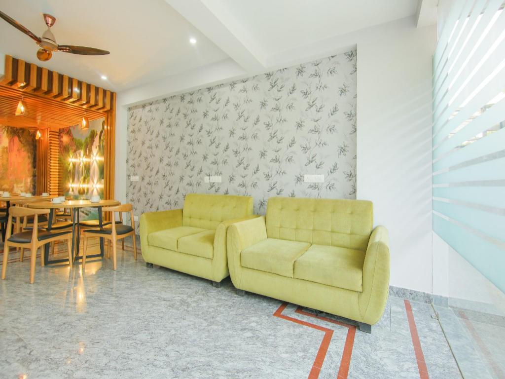 Collection O Corporate Suite Near Omaxe Celebration Mall