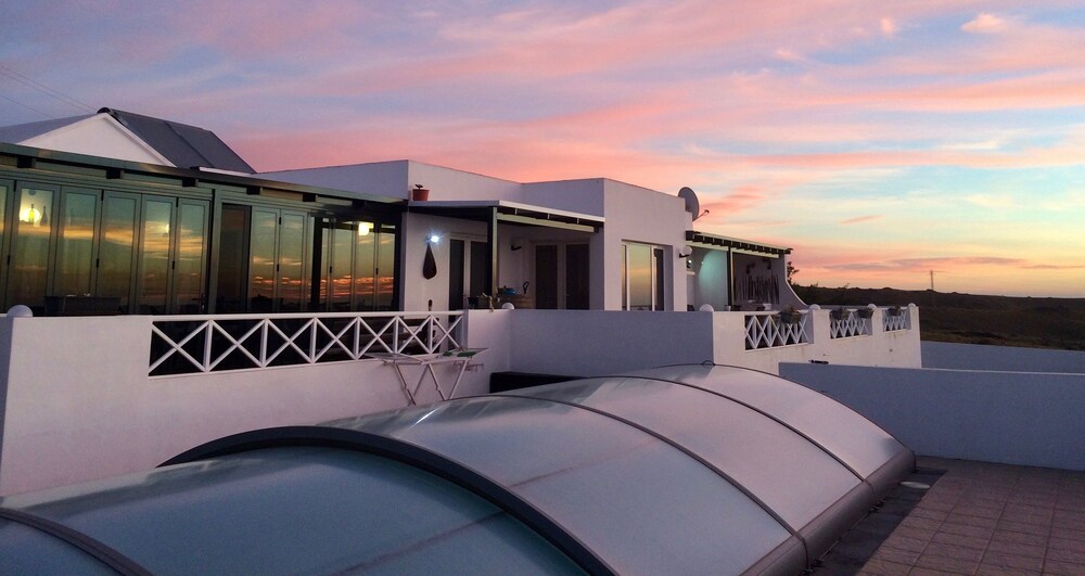 Bnb Los 5 Elementos Lanzarote 10828450 — San Bartolome