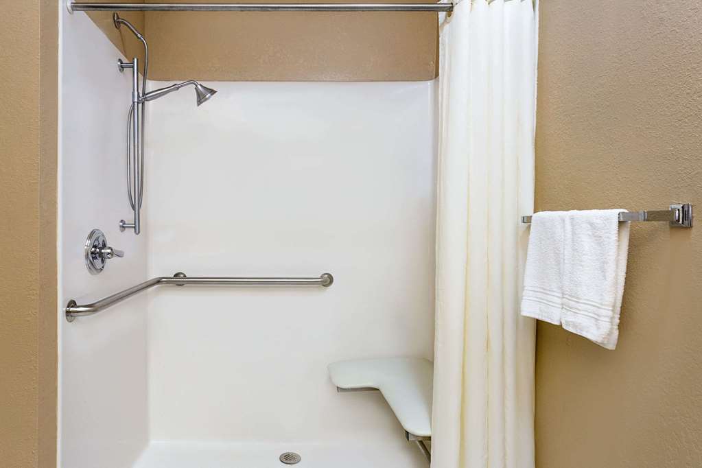 Super 8 by Wyndham Freeport - photo 10