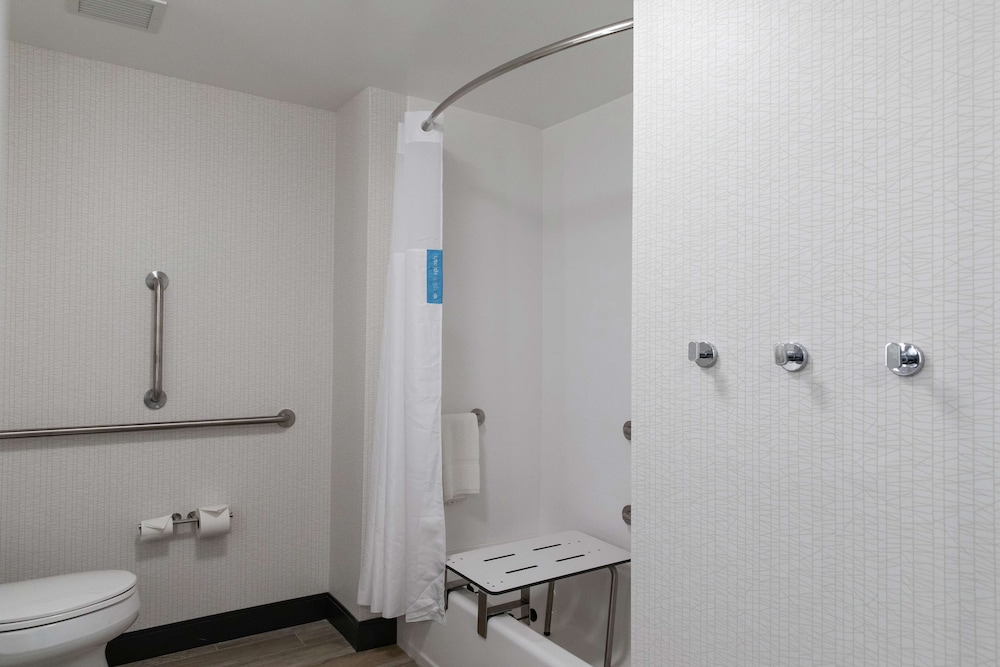 Hampton Inn Black Mountain - photo 8
