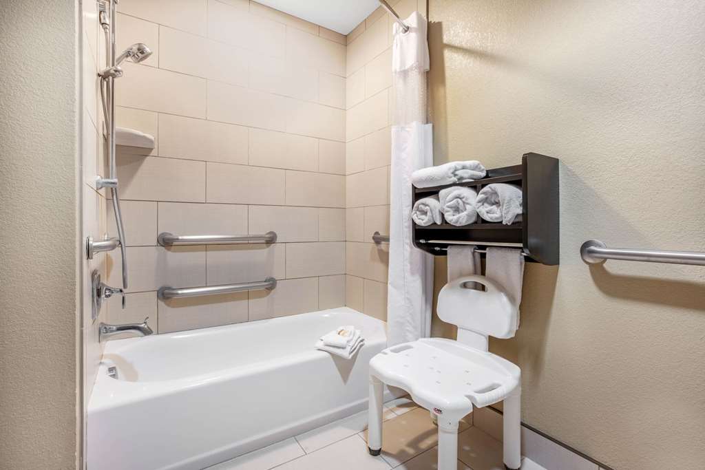 La Quinta Inn & Suites by Wyndham Meridian Boise West - photo 16